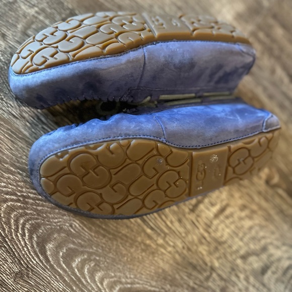 UGG Australia Dakota Moccasins - Picture 7 of 9